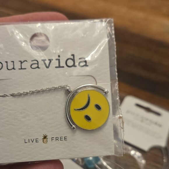 Pura Vida Silver and Yellow Accessories Set - Picture 2 of 16